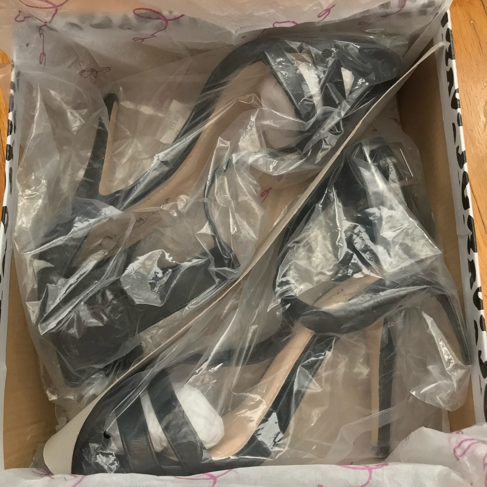 Shoes - Picture 10 of 11
